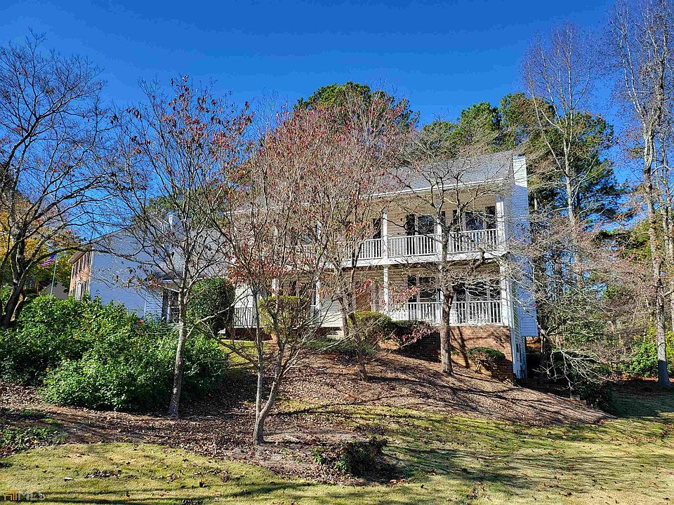 2nd image of 370 Sarah Ln