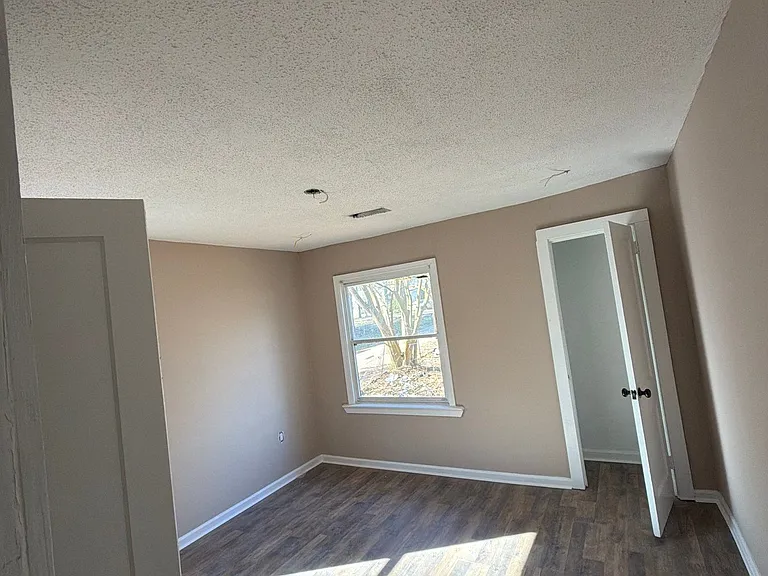 267 Woody Dr — Photo 5