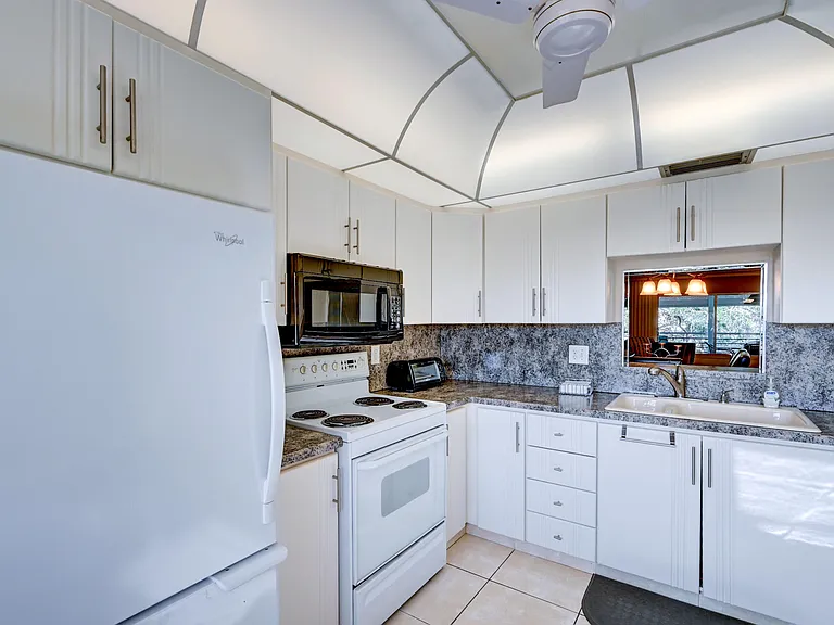 2304 Lucaya Ln #L4 — Photo 4