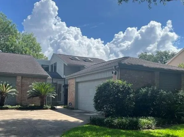 12206 Burgoyne Dr, Houston, TX 77077