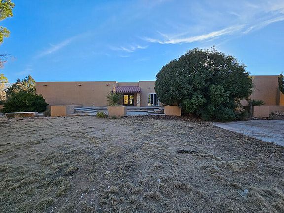 4th image of 625 Camino De Corrales Del N