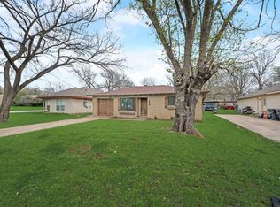 1214 N Anglin St, Cleburne, TX 76031