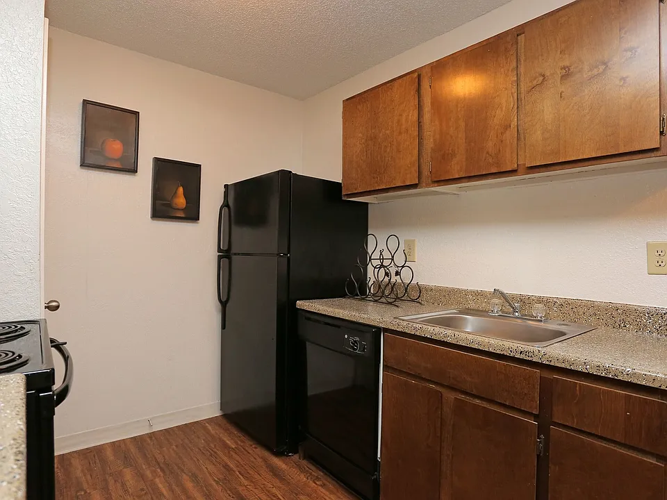 Urban Oaks @ 51st Apartments