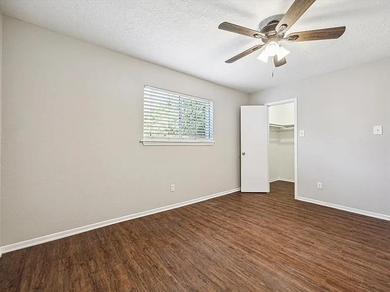 Emerson Street Apartments — Photo 26