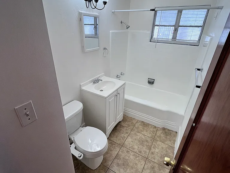 15 N Longfellow Ave #A — Photo 10