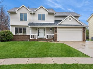 8114 Northview Dr, Urbandale, IA 50322