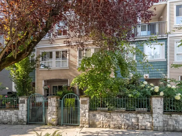 3228 Heather St, Vancouver, BC V5Z 4R9
