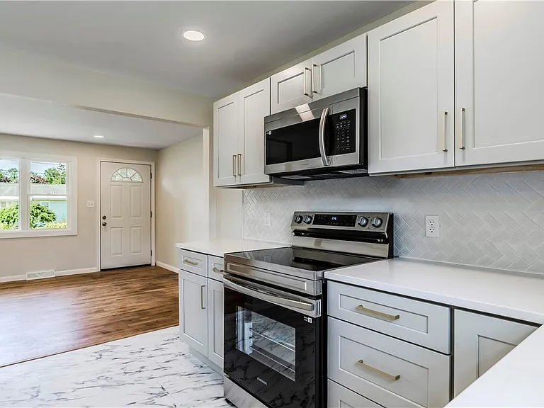 222 Wilber St — Photo 28