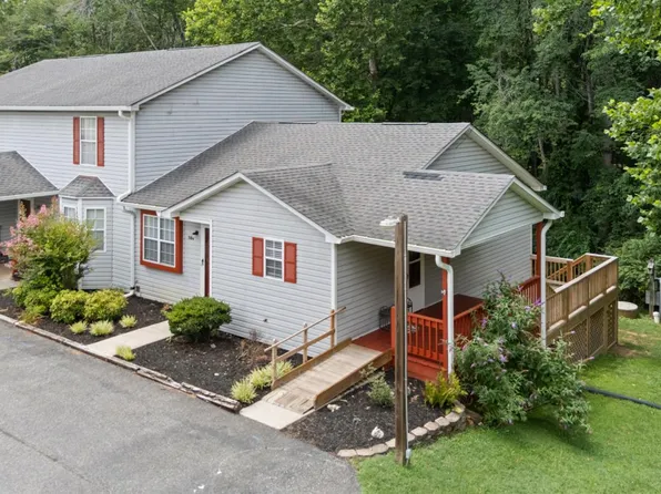 504 Goose Meadow Dr, Forest, VA 24551