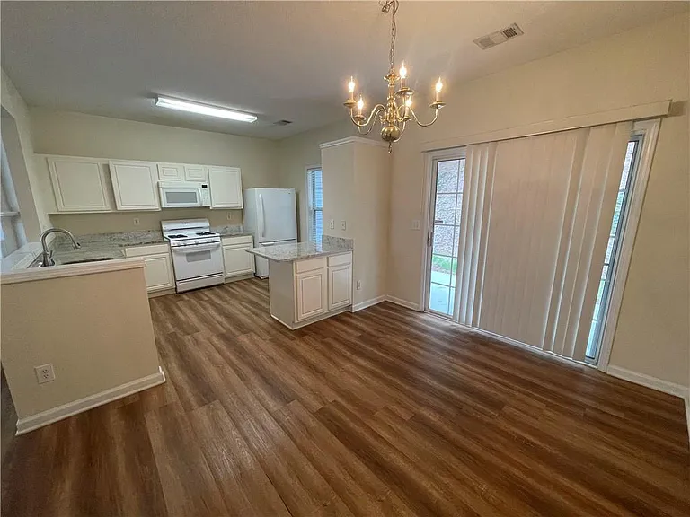 4085 Howell Park Rd — Photo 6