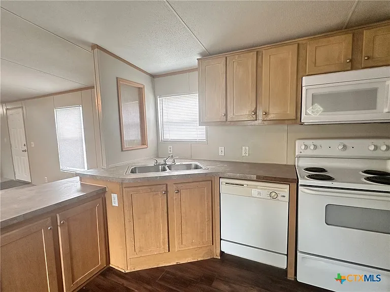 208 Picasso Dr — Photo 18