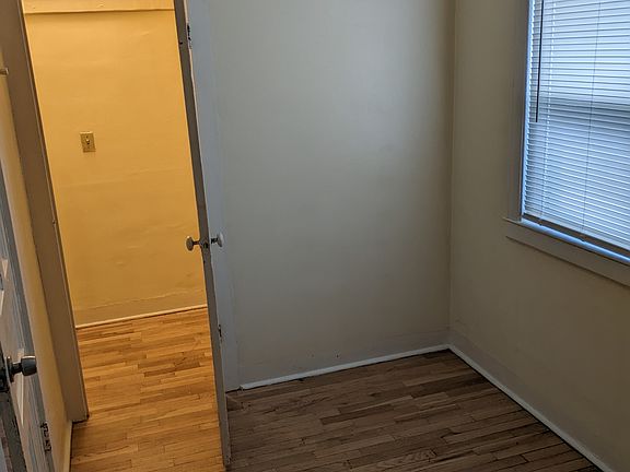 5th image of 923 McReynolds Ave NW #2