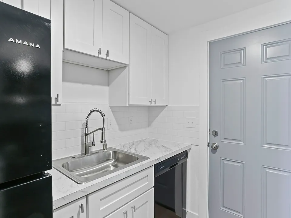 1407 W Marina Dr #8