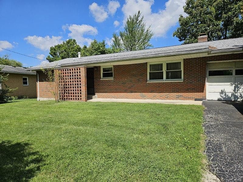 1st image of 145 Hampton Dr