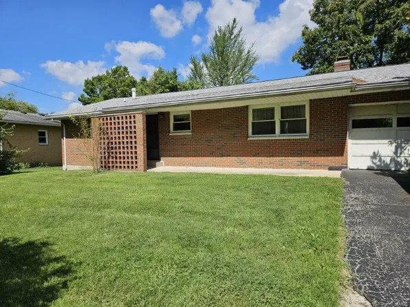 145 Hampton Dr, Glen Carbon, IL 62034