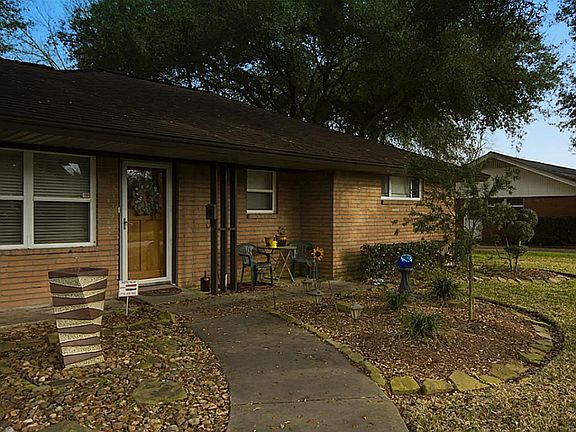 The entry is highlighted with a clear view door and seating space for views of the neighborhood as well as great gardening area.