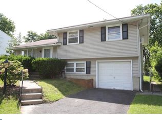 318 Hillcrest Ave, Blackwood, NJ 08012