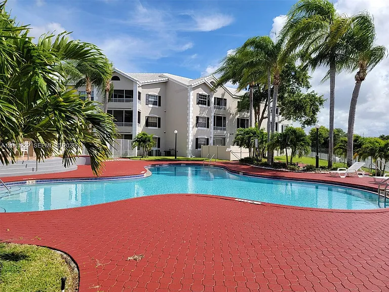 2811 N Oakland Forest Dr #105 — Photo 21