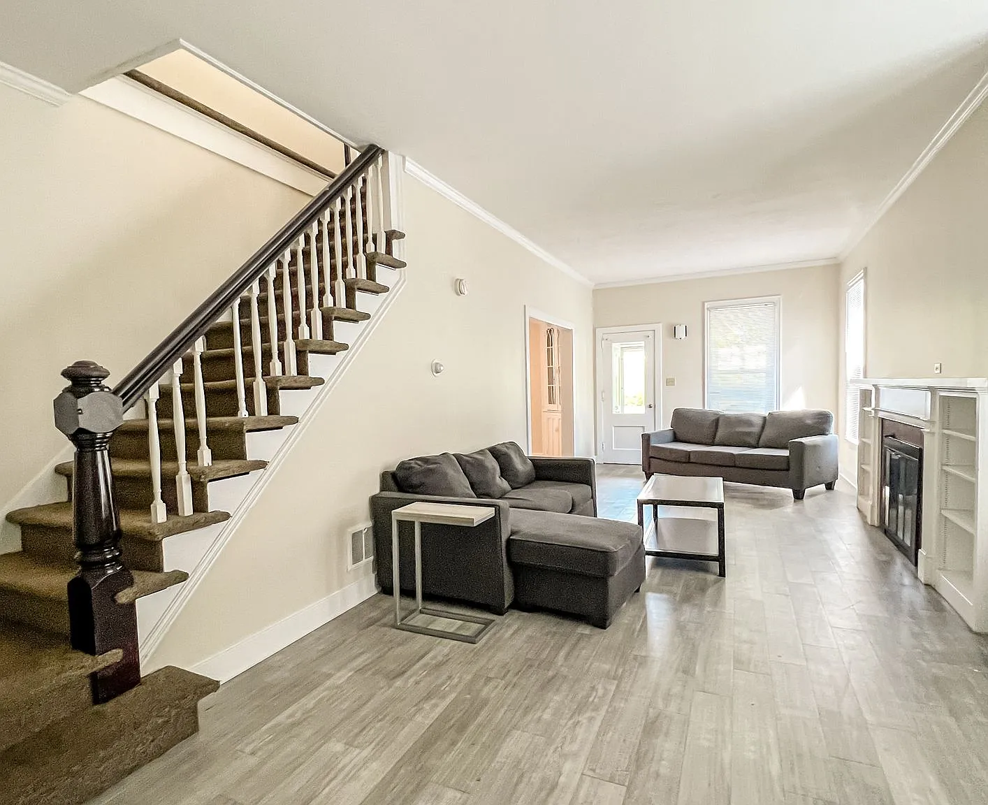 35 James — Photo 1