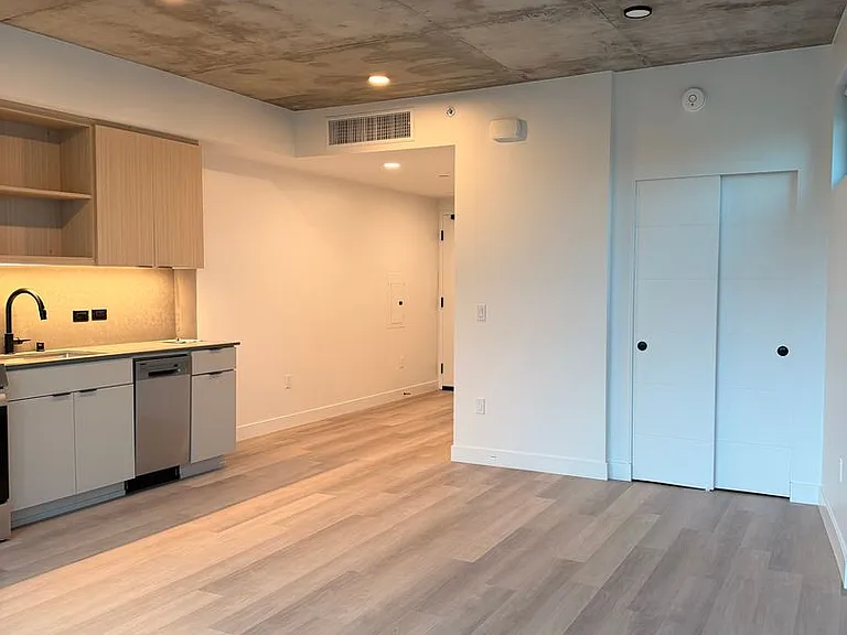 Rainford Apartments — Photo 77