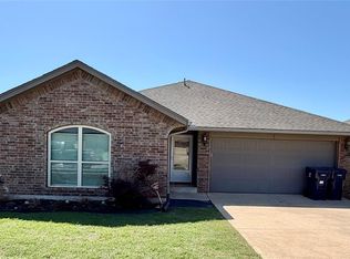 1109 Hickory Creek Dr, Yukon, OK 73099