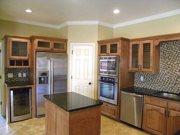 4th image of 173 Teinert Cir