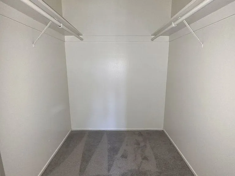 22322 Kent Ave — Photo 6