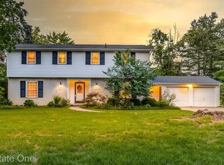 1924 Dawn Ridge Rd, Commerce Township, MI 48390