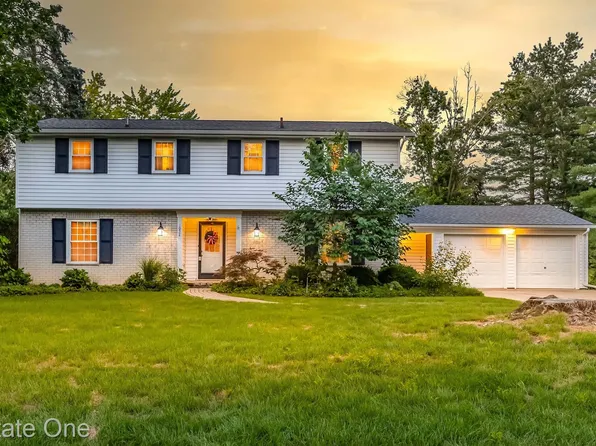 1924 Dawn Ridge Rd, Commerce Township, MI 48390
