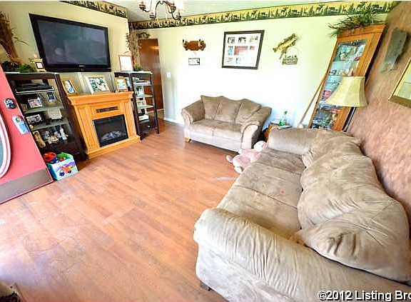 2nd image of 400 Caple Ave