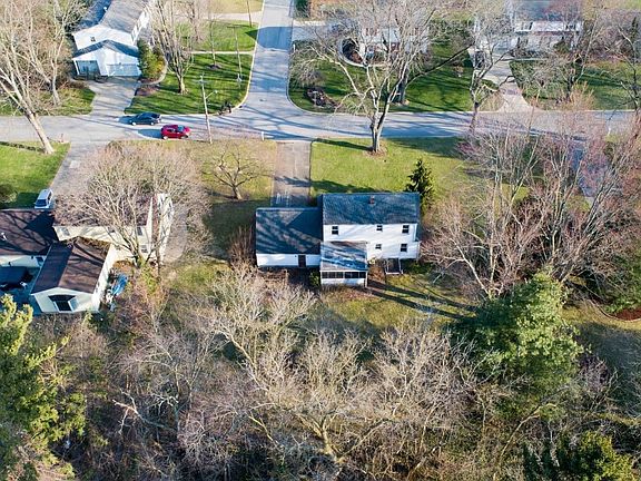 5th image of 19 Chippewa Dr
