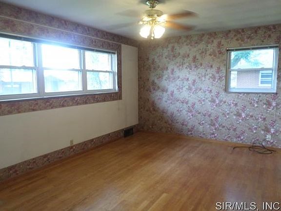 3rd image of 337 Crestview Dr