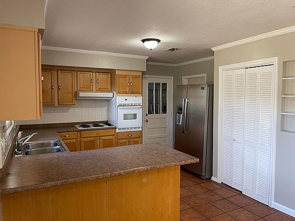 5th image of 203 Oviedo St