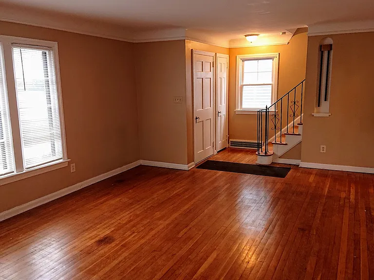 1158 Castleton Rd — Photo 6