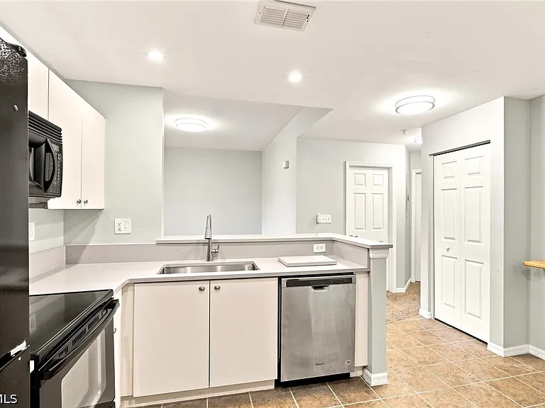 15417 Bellamar Cir #812 — Photo 3