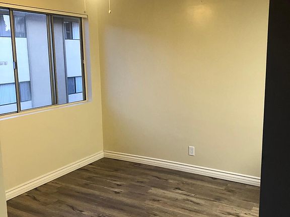 2nd image of 530 W 37th St #6