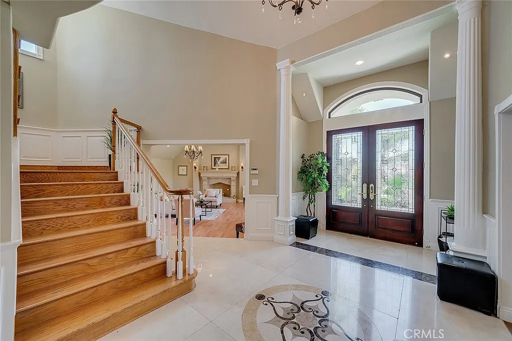 5 bed, 5.5 bath, 4961 sqft, $8,500 — Photo 3