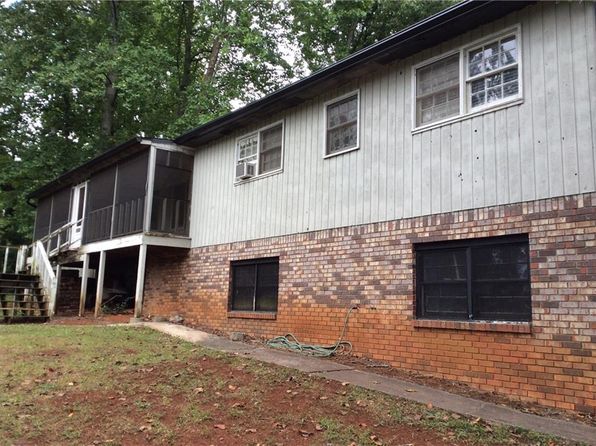 135 Golden Hills Dr, Woodstock, GA 30189