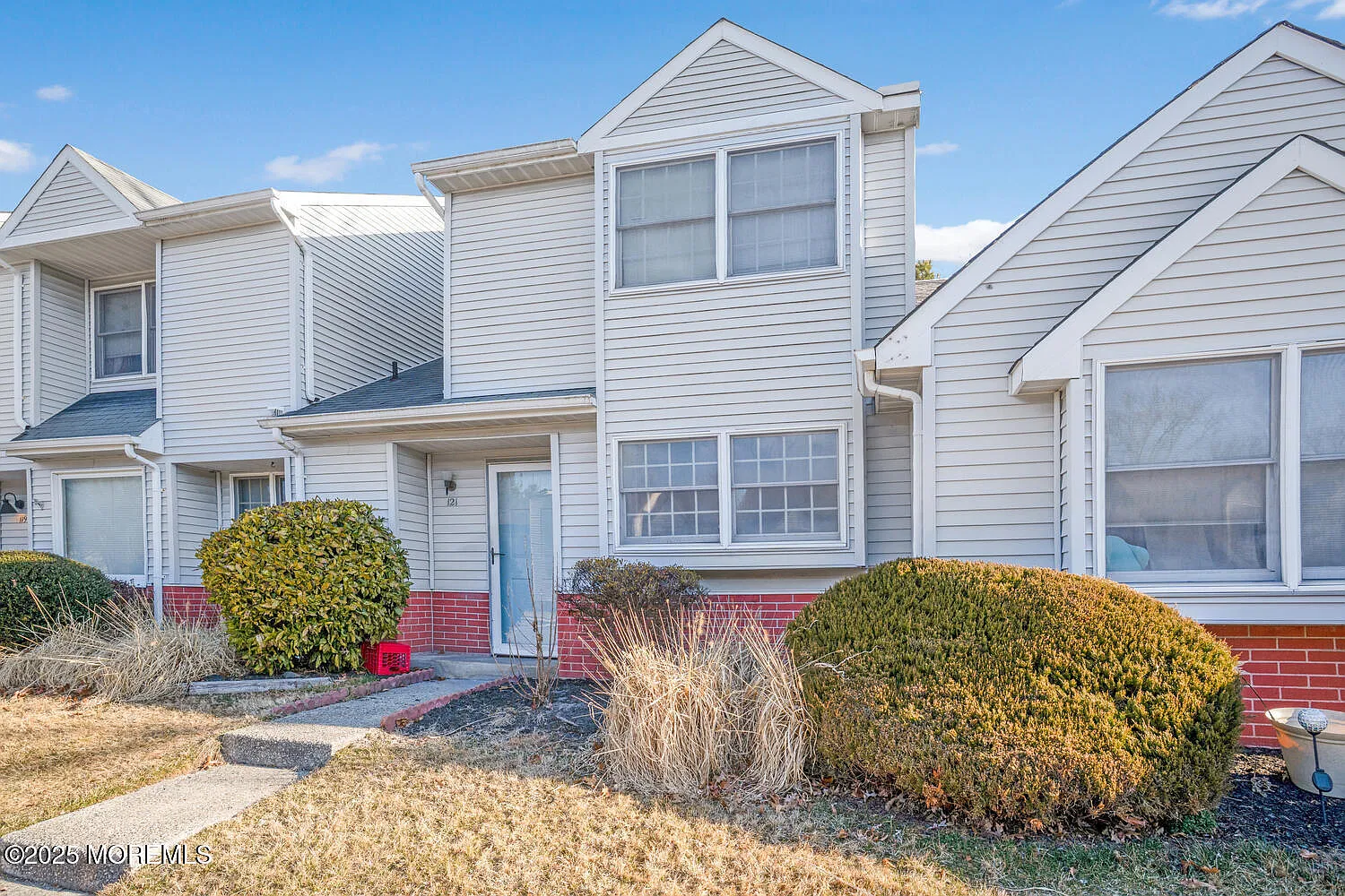 3 bed, 1.5 bath, 1160 sqft, $2,300 — Photo 3