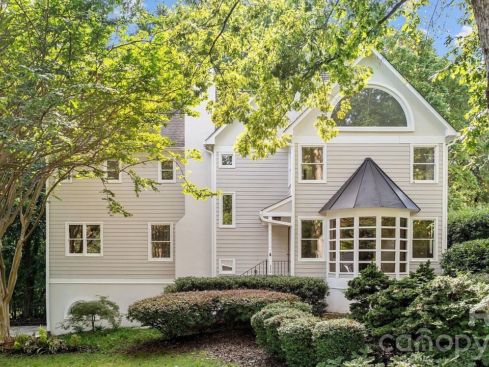 1st image of 230 N Brackenbury Ln