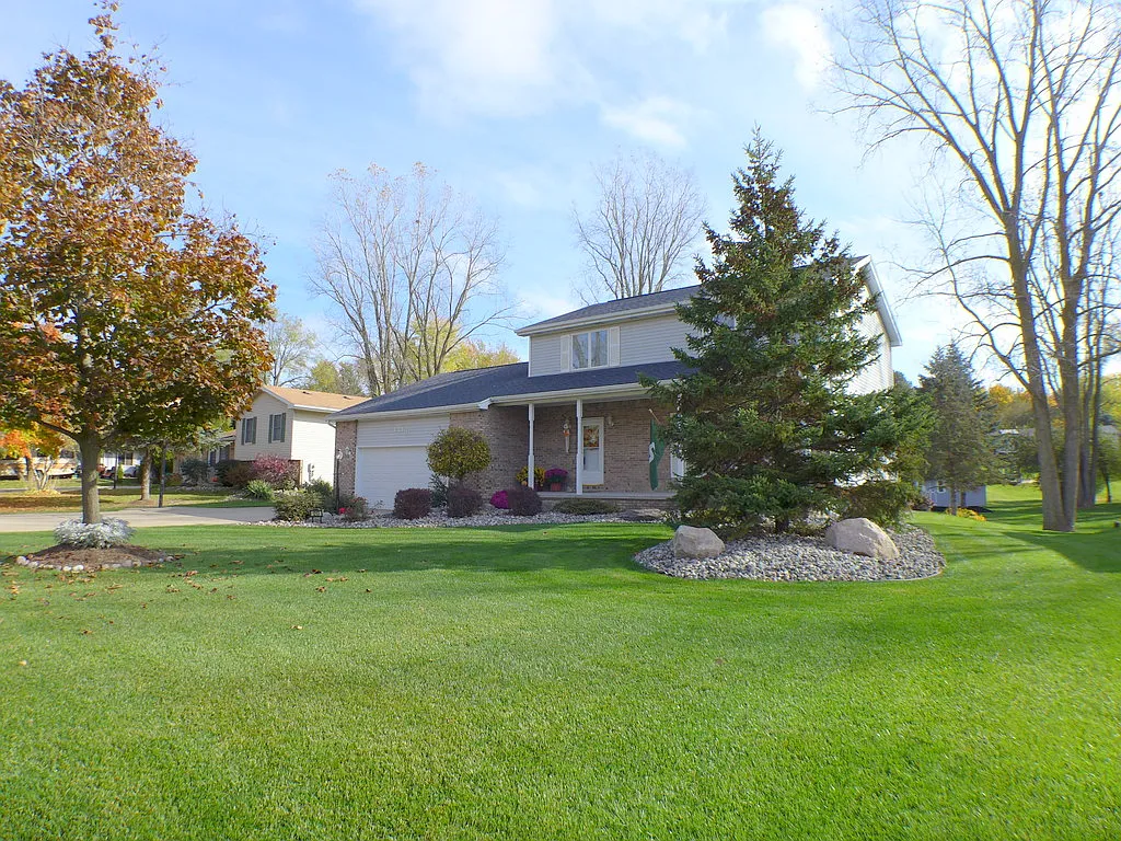 1213 Sandhill Dr photo 1