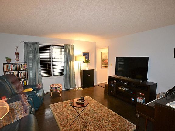 2nd image of 807 S Graywell Dr