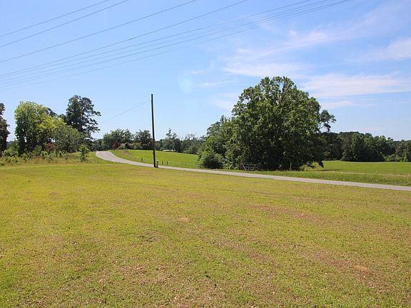 3rd image of 395 Sharon Moss Rd