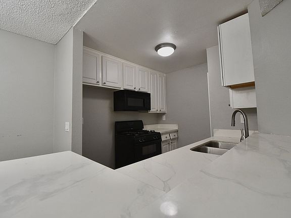 3rd image of 21350 Parthenia St #106