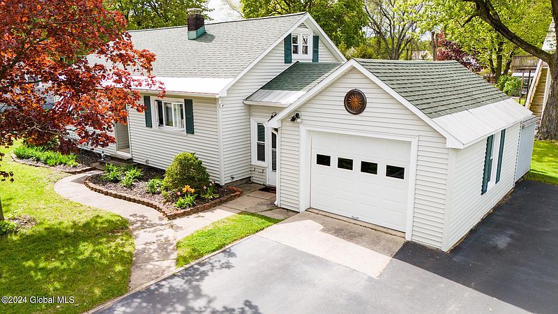 3rd image of 43 Stewart Avenue