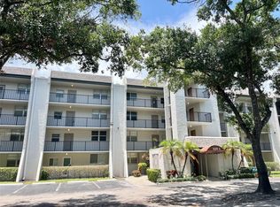 9235 Lagoon Pl APT 204, Davie, FL 33324