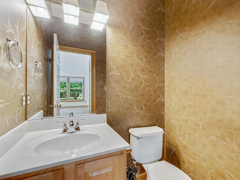 205 Columbia Pl W — Photo 6