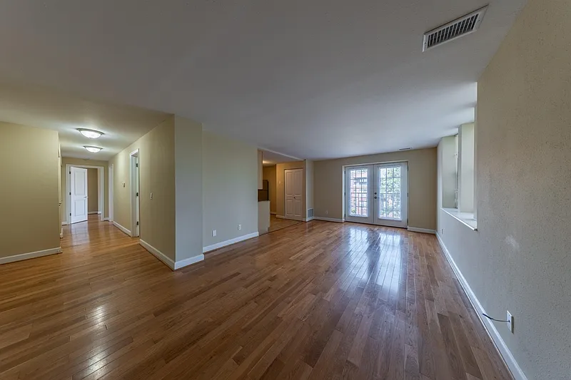 2 bed, 1.0 bath, 945 sqft, $1,195 — Photo 1