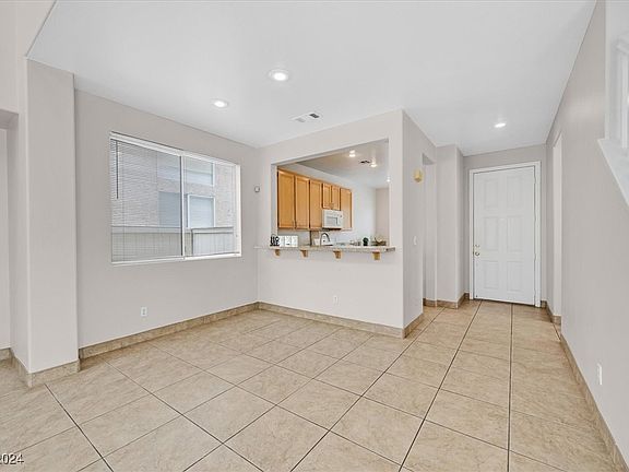 5th image of 636 Beverly Arbor Ave