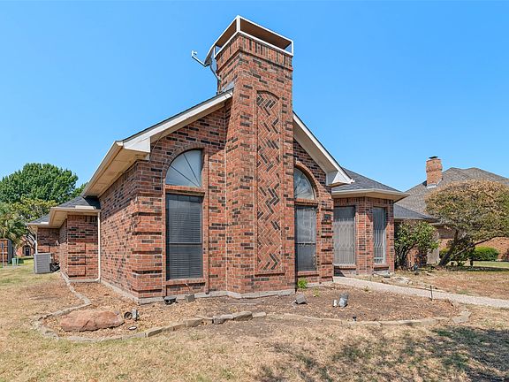 3rd image of 2703 Devonshire Dr